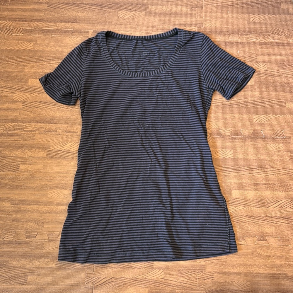 LULULEMON STRIPED ATHLETIC TOP SIZE MEDIUM